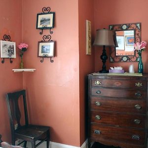 Deluxe Single Room Shared Bath